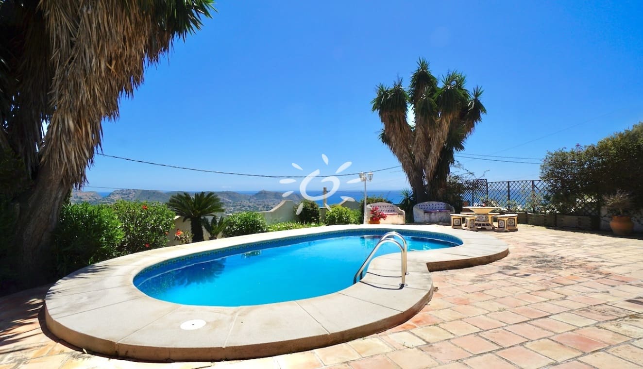 3 bedroom Villa for sale in Moraira with pool - € 529,000 (Ref: 9834023)