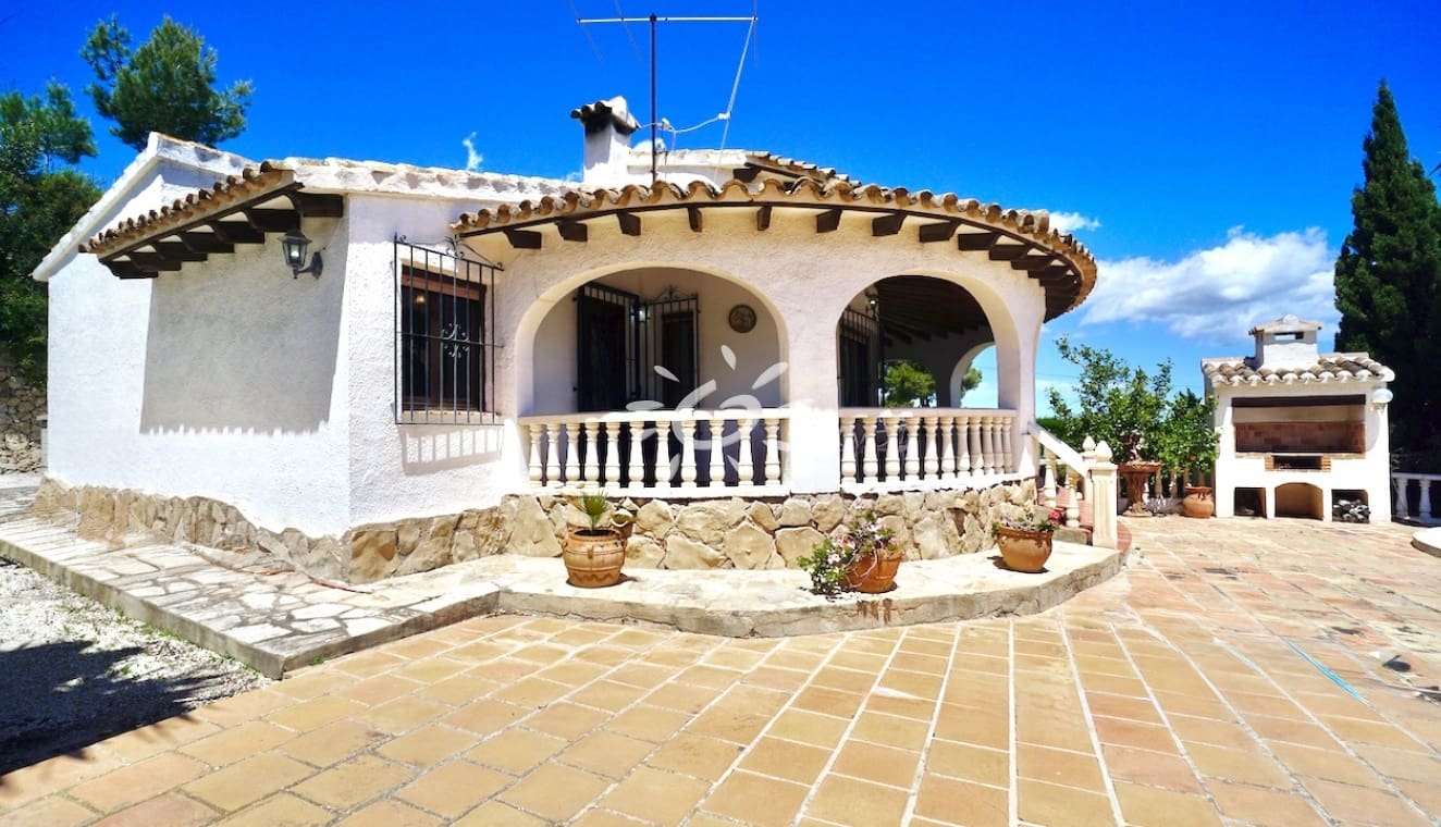 3 bedroom Villa for sale in Moraira with pool - € 529,000 (Ref: 9834023)