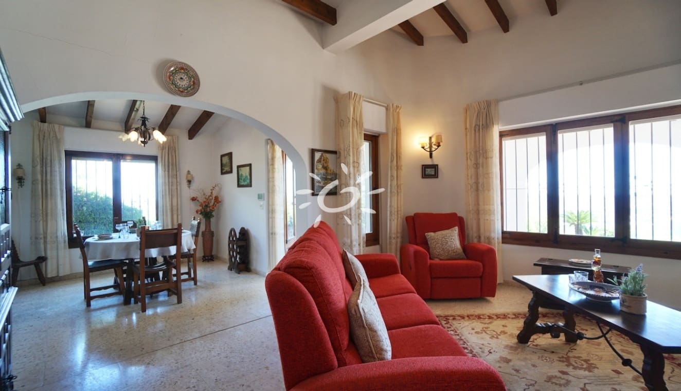 3 bedroom Villa for sale in Moraira with pool - € 529,000 (Ref: 9834023)