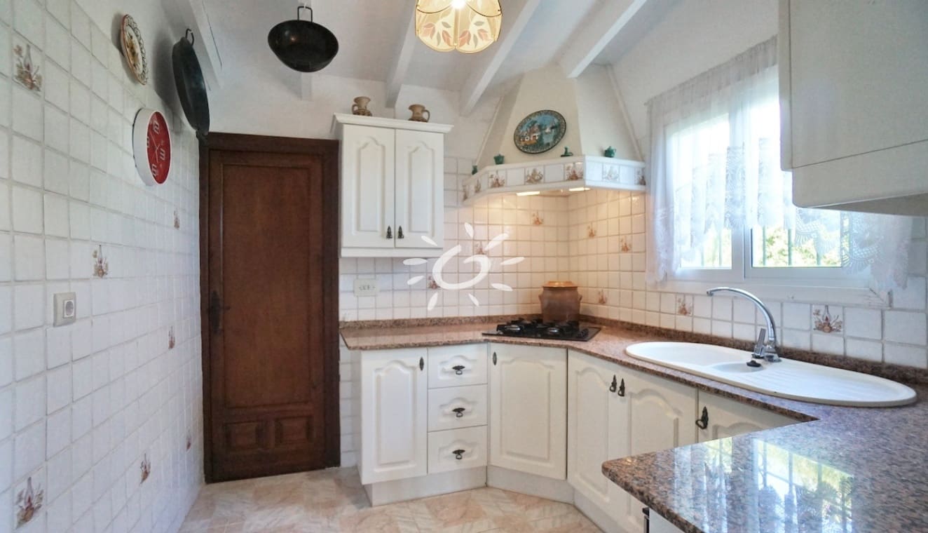 3 bedroom Villa for sale in Moraira with pool - € 529,000 (Ref: 9834023)