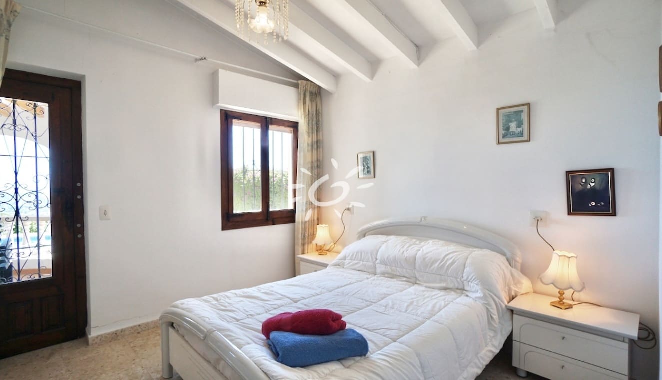 3 bedroom Villa for sale in Moraira with pool - € 529,000 (Ref: 9834023)