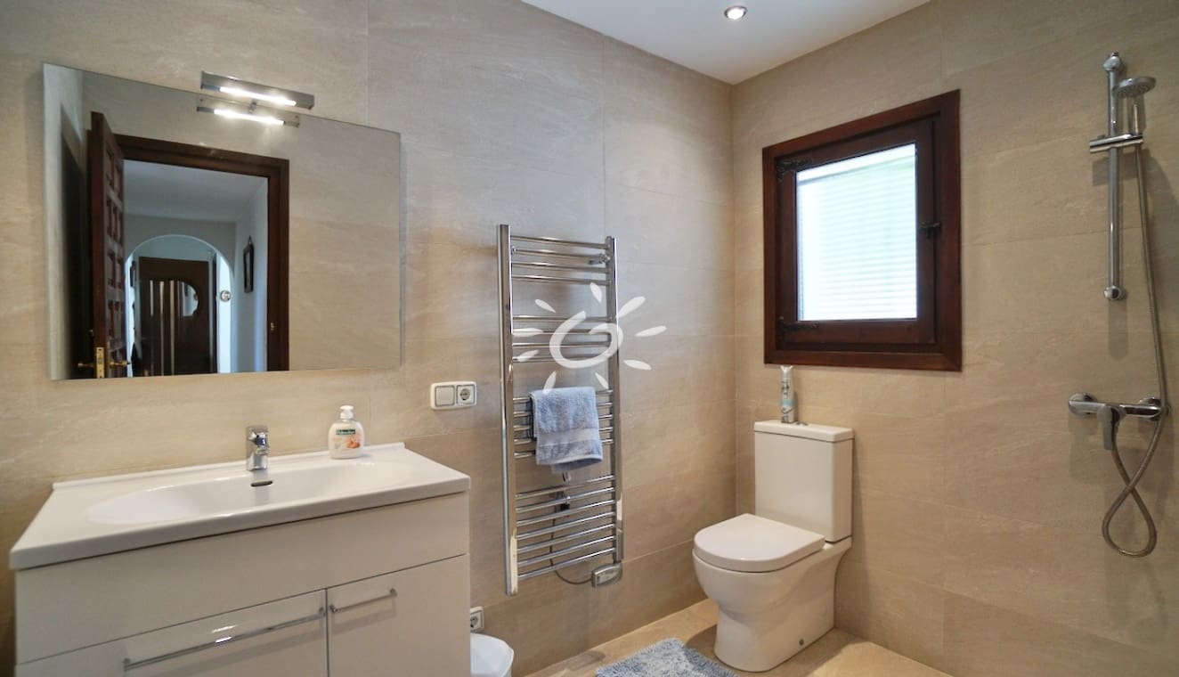 3 bedroom Villa for sale in Moraira with pool - € 529,000 (Ref: 9834023)