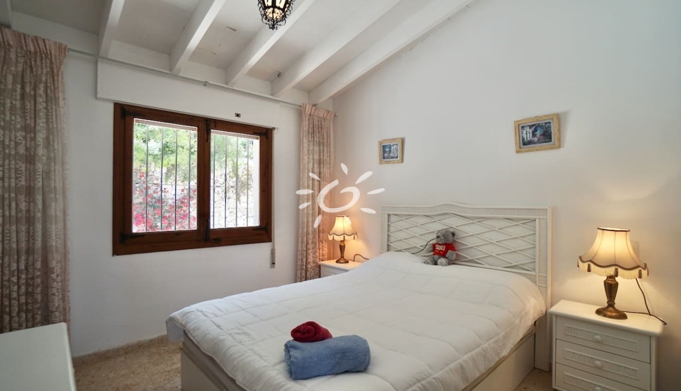 3 bedroom Villa for sale in Moraira with pool - € 529,000 (Ref: 9834023)