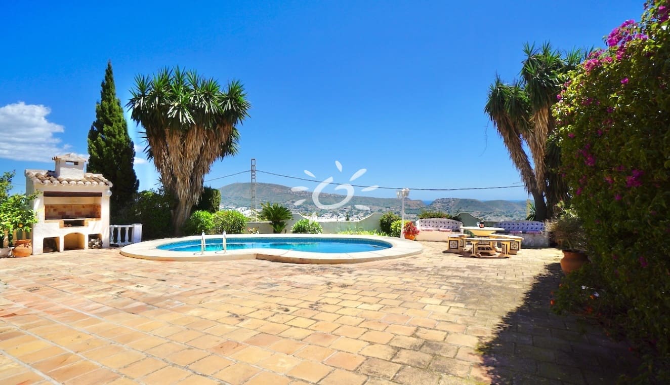 3 bedroom Villa for sale in Moraira with pool - € 529,000 (Ref: 9834023)