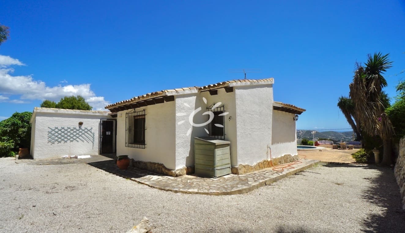 3 bedroom Villa for sale in Moraira with pool - € 529,000 (Ref: 9834023)