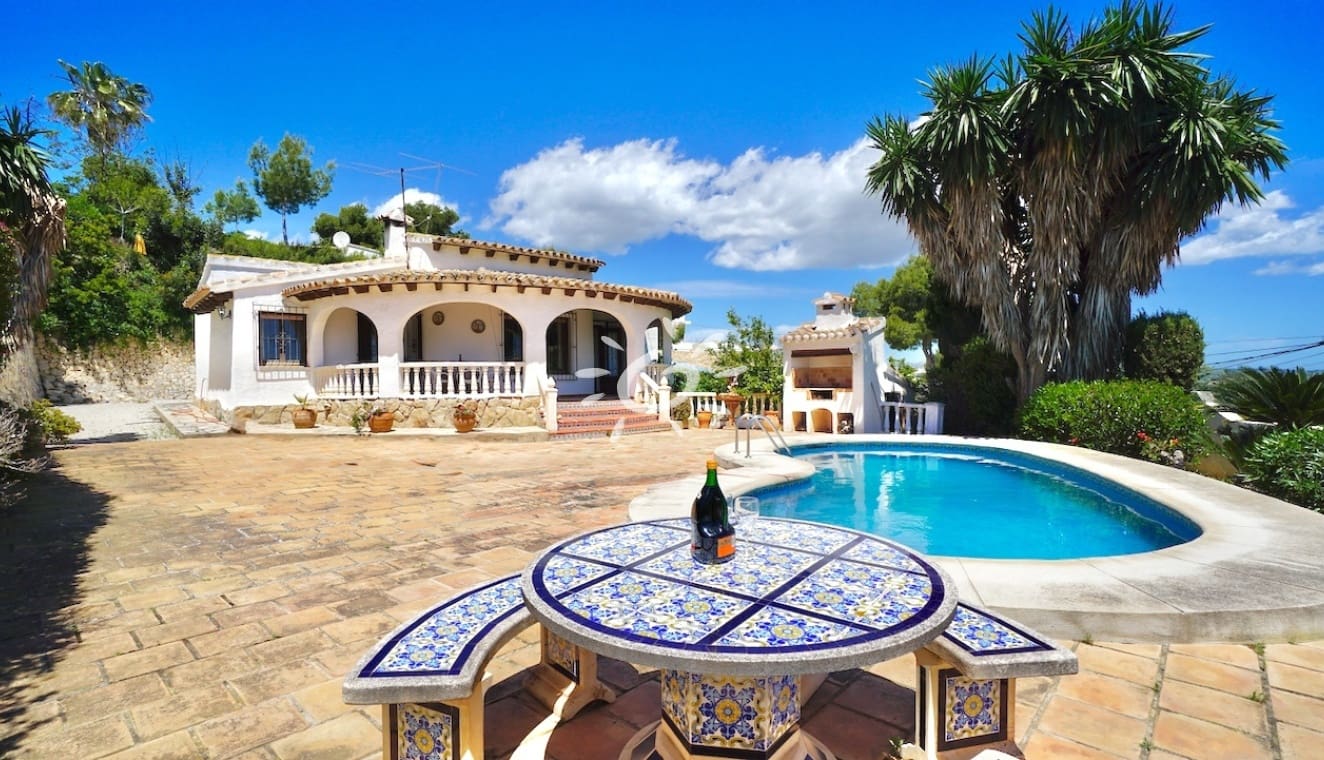 3 bedroom Villa for sale in Moraira with pool - € 529,000 (Ref: 9834023)