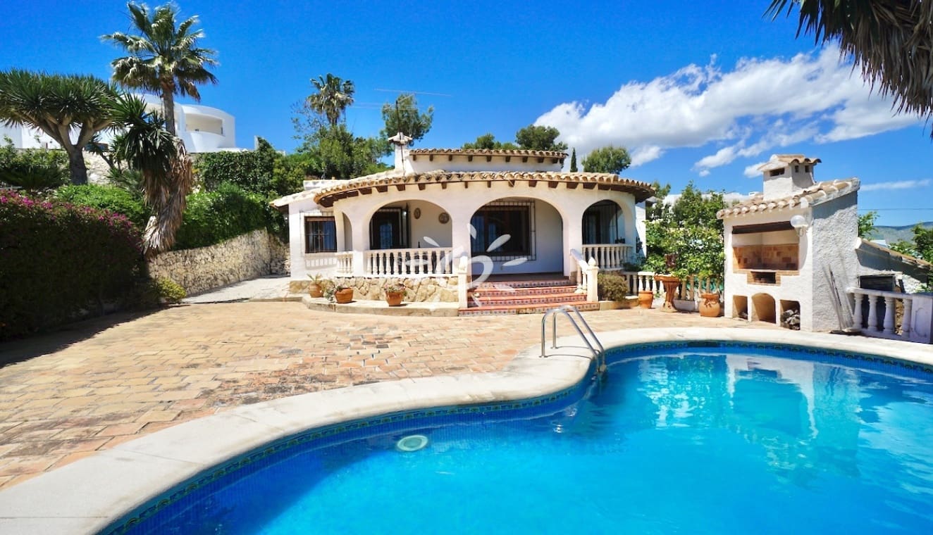 3 bedroom Villa for sale in Moraira with pool - € 529,000 (Ref: 9834023)