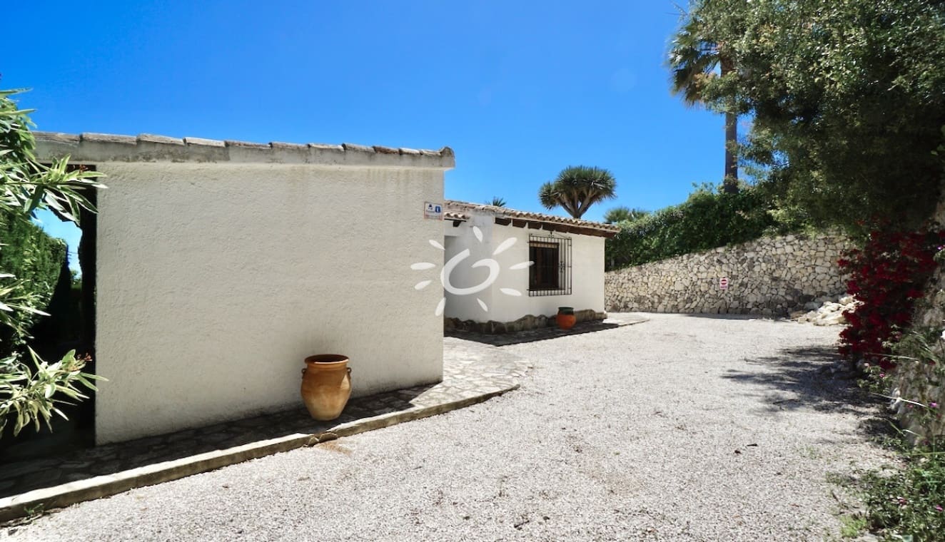 3 bedroom Villa for sale in Moraira with pool - € 529,000 (Ref: 9834023)
