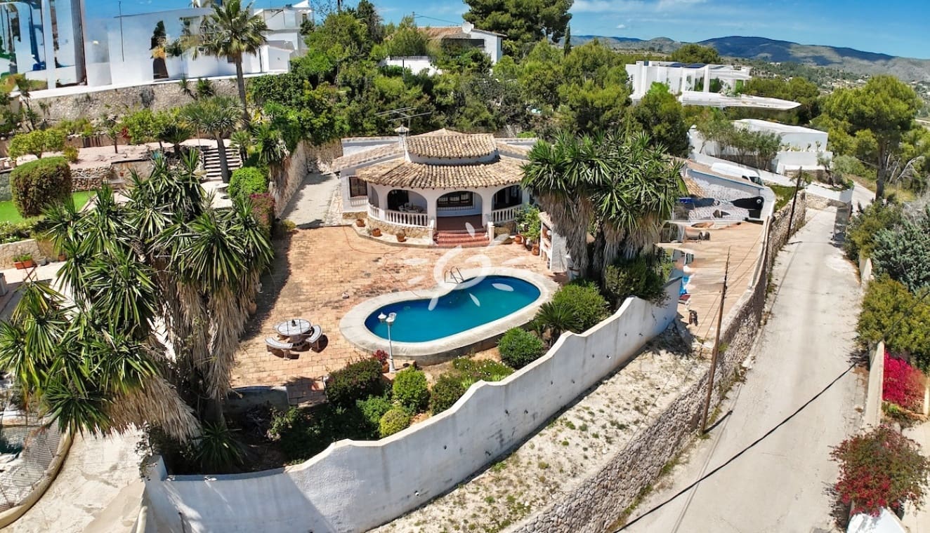 3 bedroom Villa for sale in Moraira with pool - € 529,000 (Ref: 9834023)