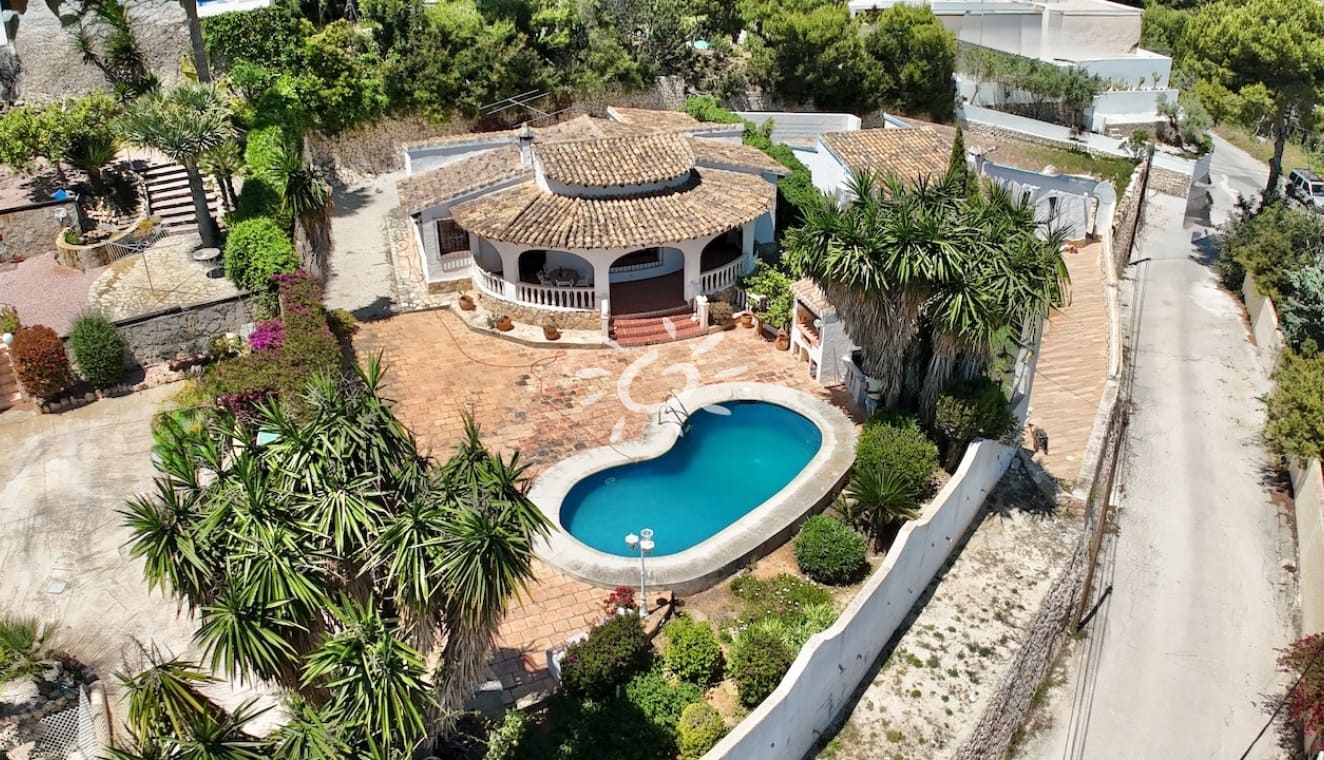 3 bedroom Villa for sale in Moraira with pool - € 529,000 (Ref: 9834023)