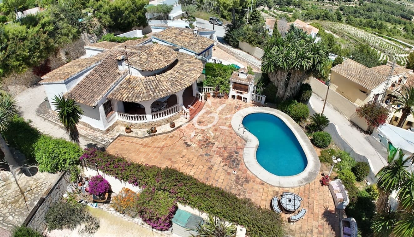 3 bedroom Villa for sale in Moraira with pool - € 529,000 (Ref: 9834023)