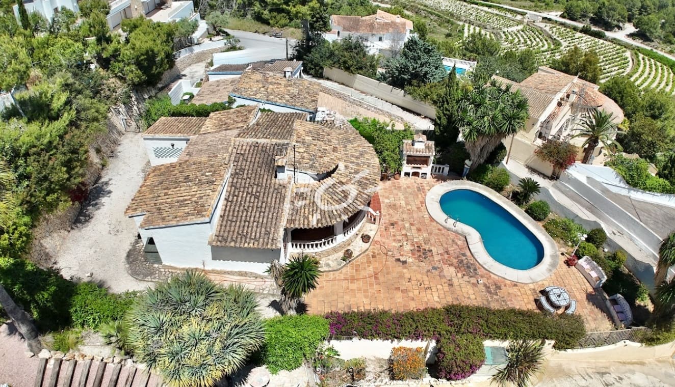 3 bedroom Villa for sale in Moraira with pool - € 529,000 (Ref: 9834023)
