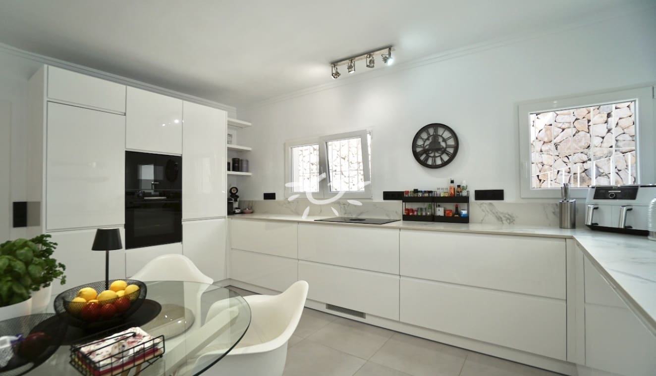 4 Zimmer Villa zu verkaufen in Moraira mit Pool - 1.270.000 € (Ref: 9841856)