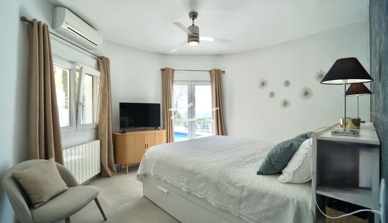 4 Zimmer Villa zu verkaufen in Moraira mit Pool - 1.270.000 € (Ref: 9841856)