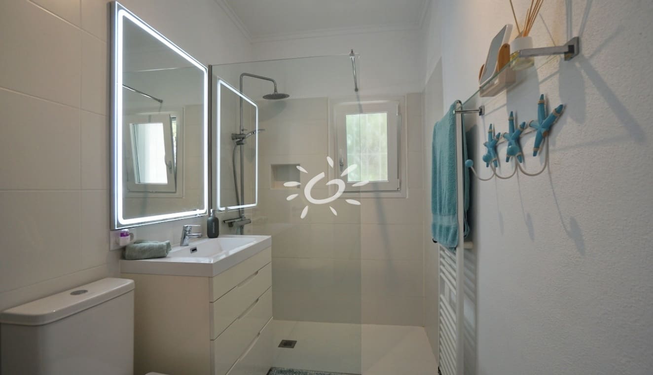 4 Zimmer Villa zu verkaufen in Moraira mit Pool - 1.270.000 € (Ref: 9841856)