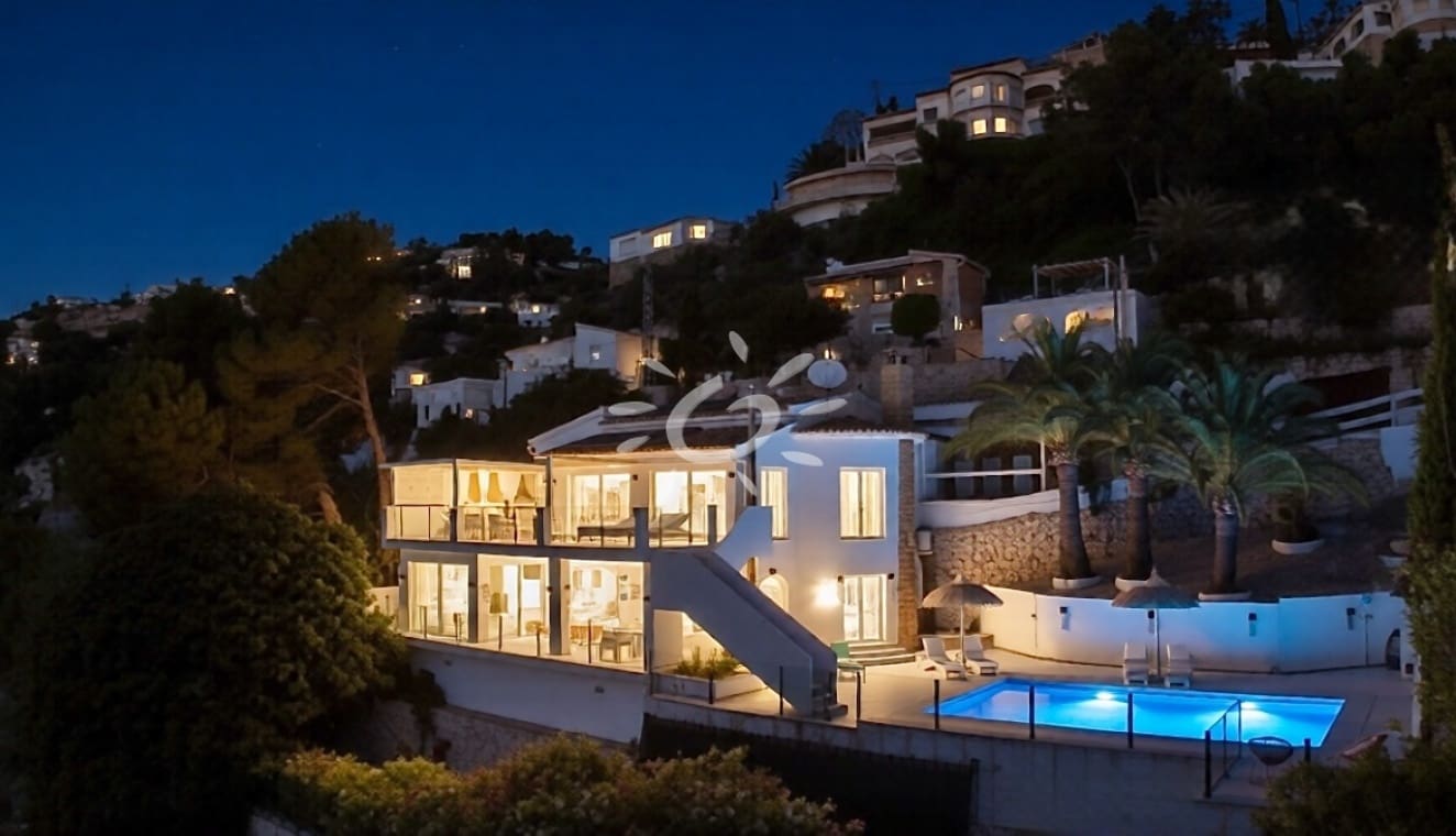 4 bedroom Villa for sale in Moraira with pool garage - € 1,270,000 (Ref: 9841856)