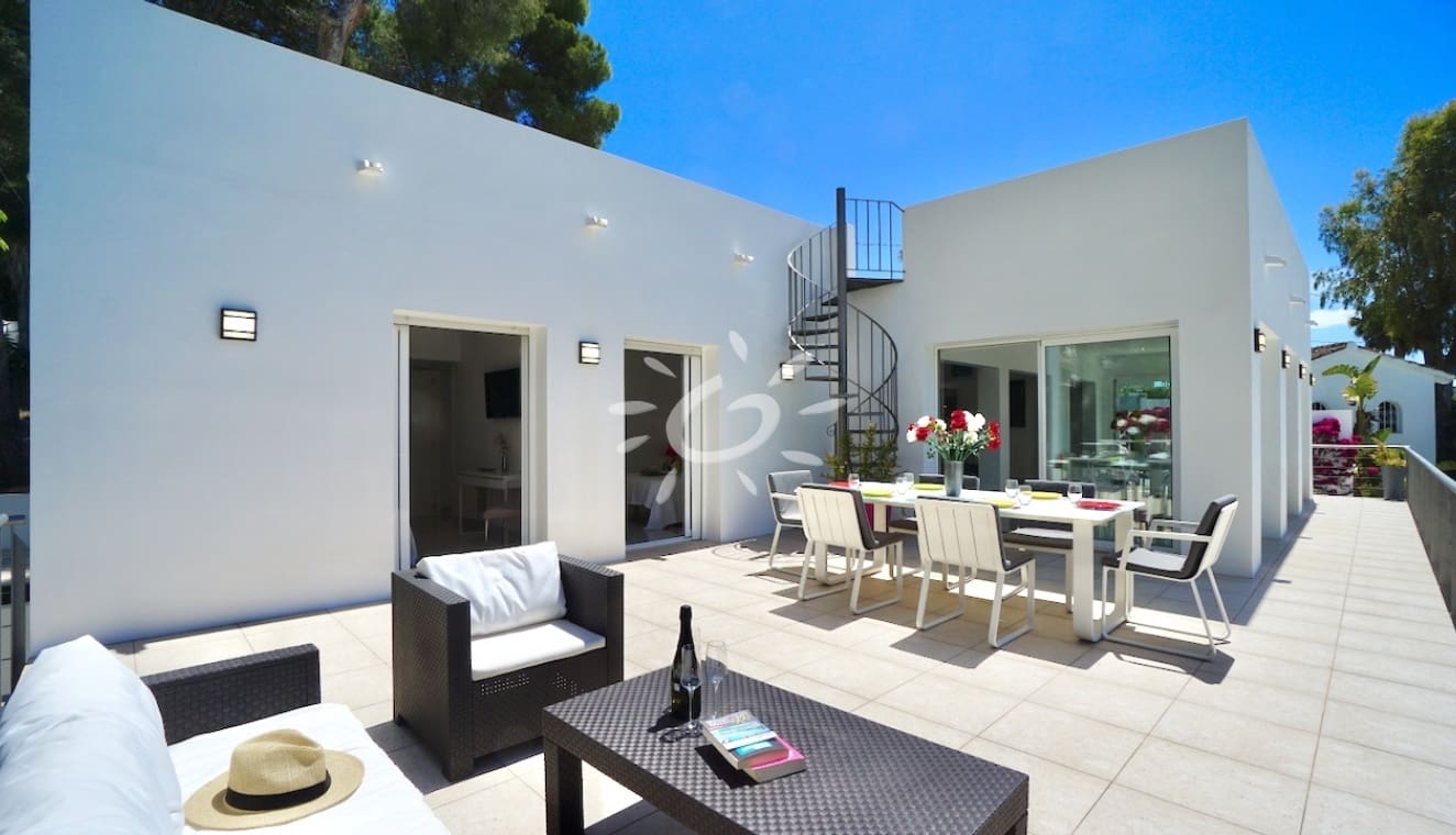 5 bedroom Villa for sale in Moraira with pool - € 2,390,000 (Ref: 9858428)