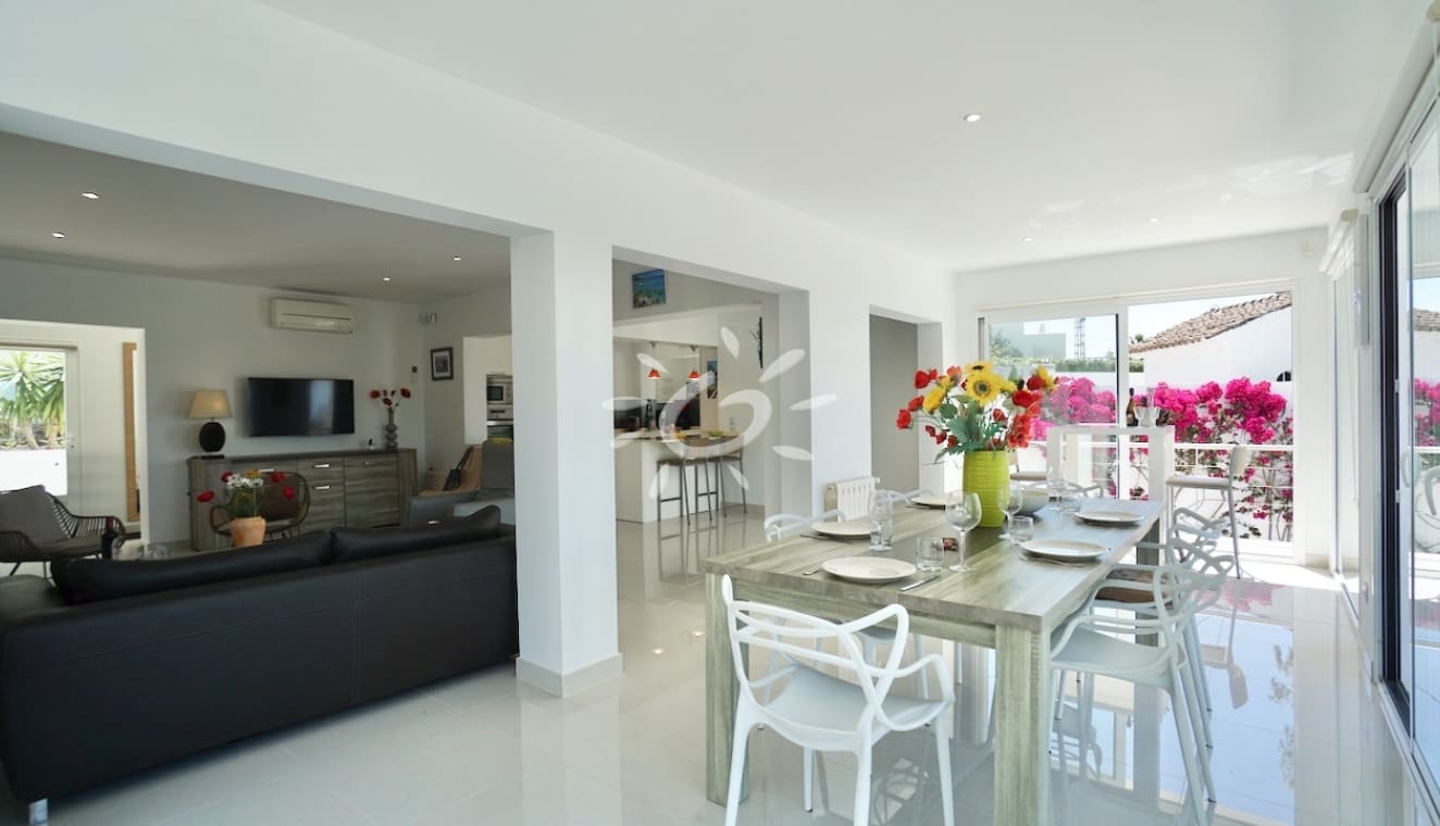 5 bedroom Villa for sale in Moraira with pool - € 2,390,000 (Ref: 9858428)