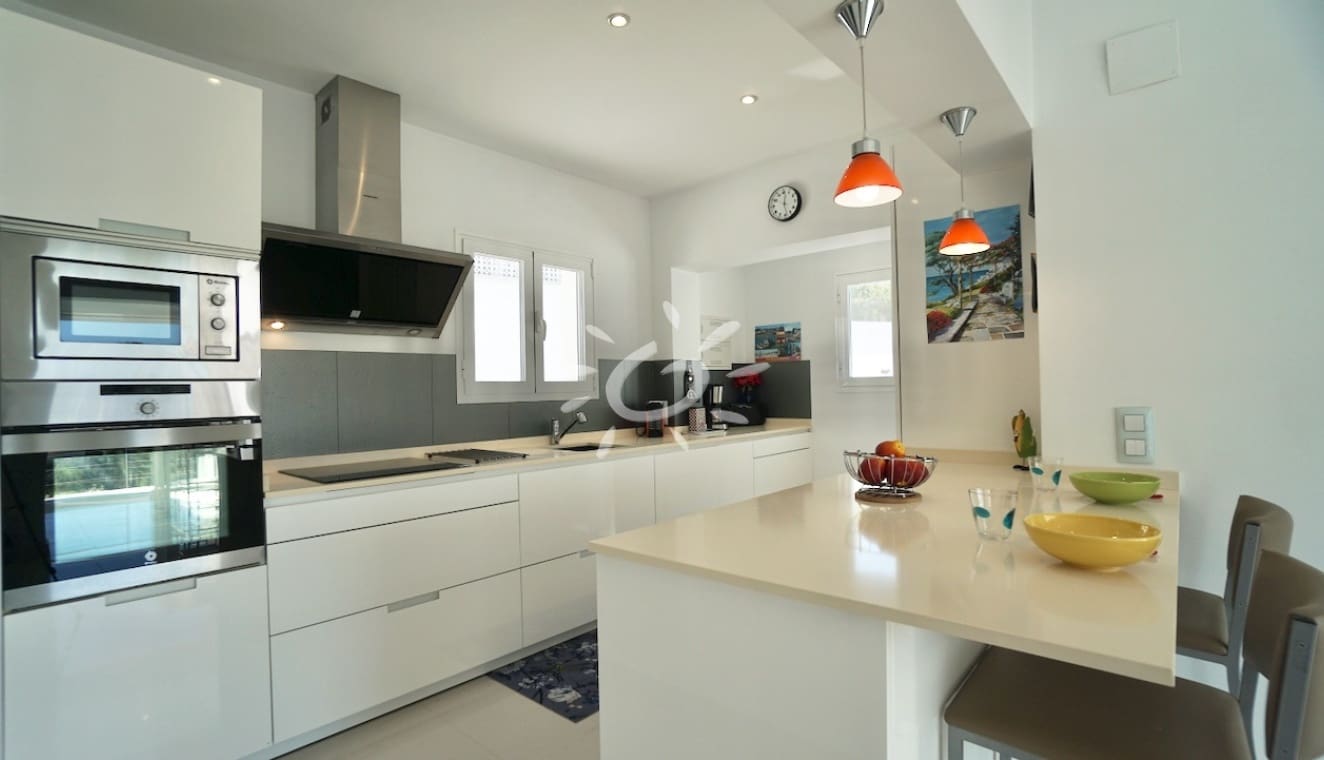 5 bedroom Villa for sale in Moraira with pool - € 2,390,000 (Ref: 9858428)