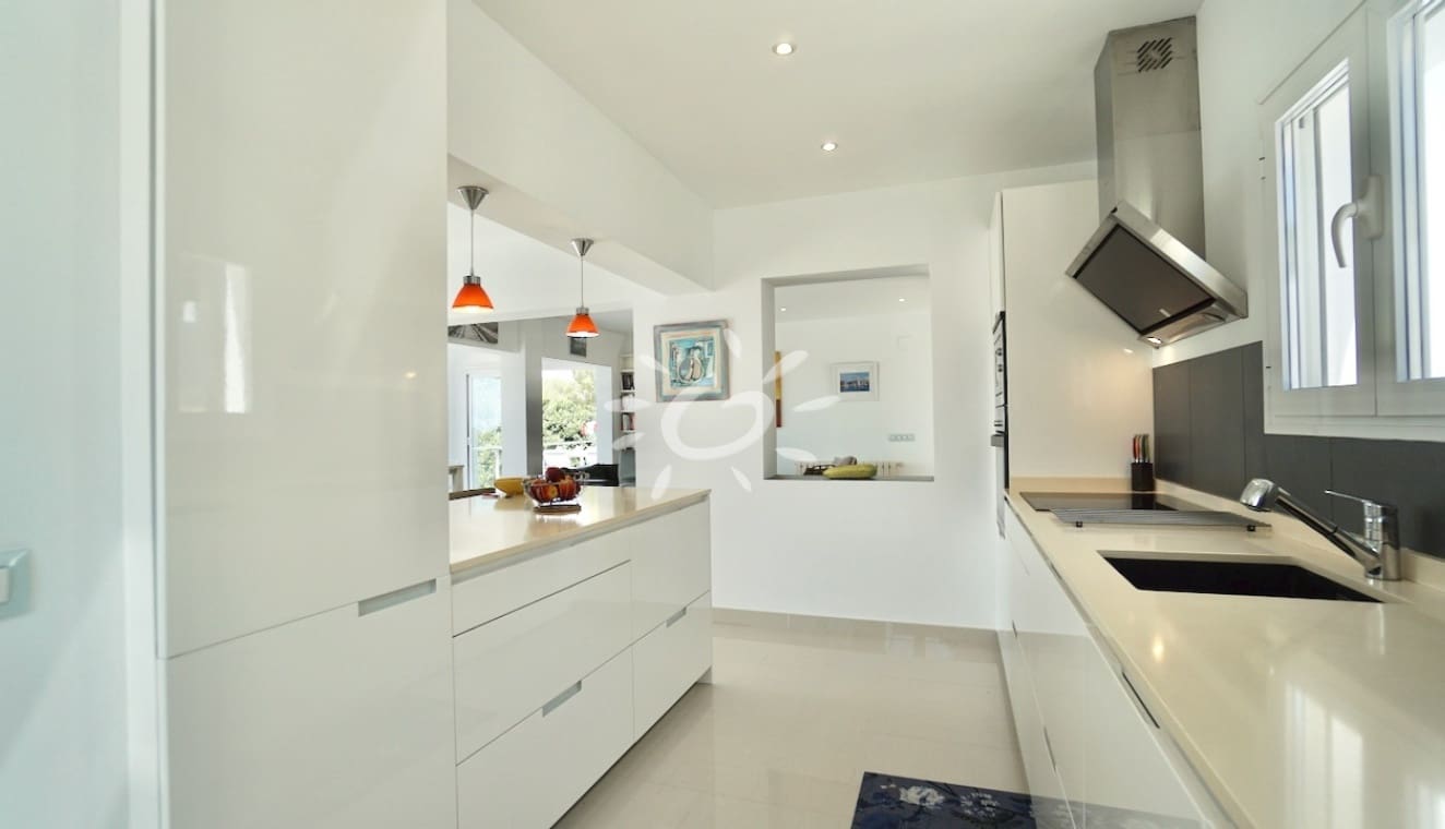 5 bedroom Villa for sale in Moraira with pool - € 2,390,000 (Ref: 9858428)