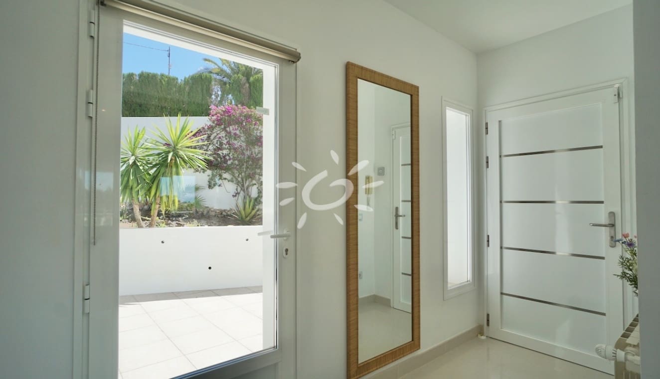 5 bedroom Villa for sale in Moraira with pool - € 2,390,000 (Ref: 9858428)