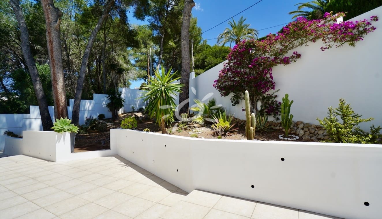 5 bedroom Villa for sale in Moraira with pool - € 2,390,000 (Ref: 9858428)