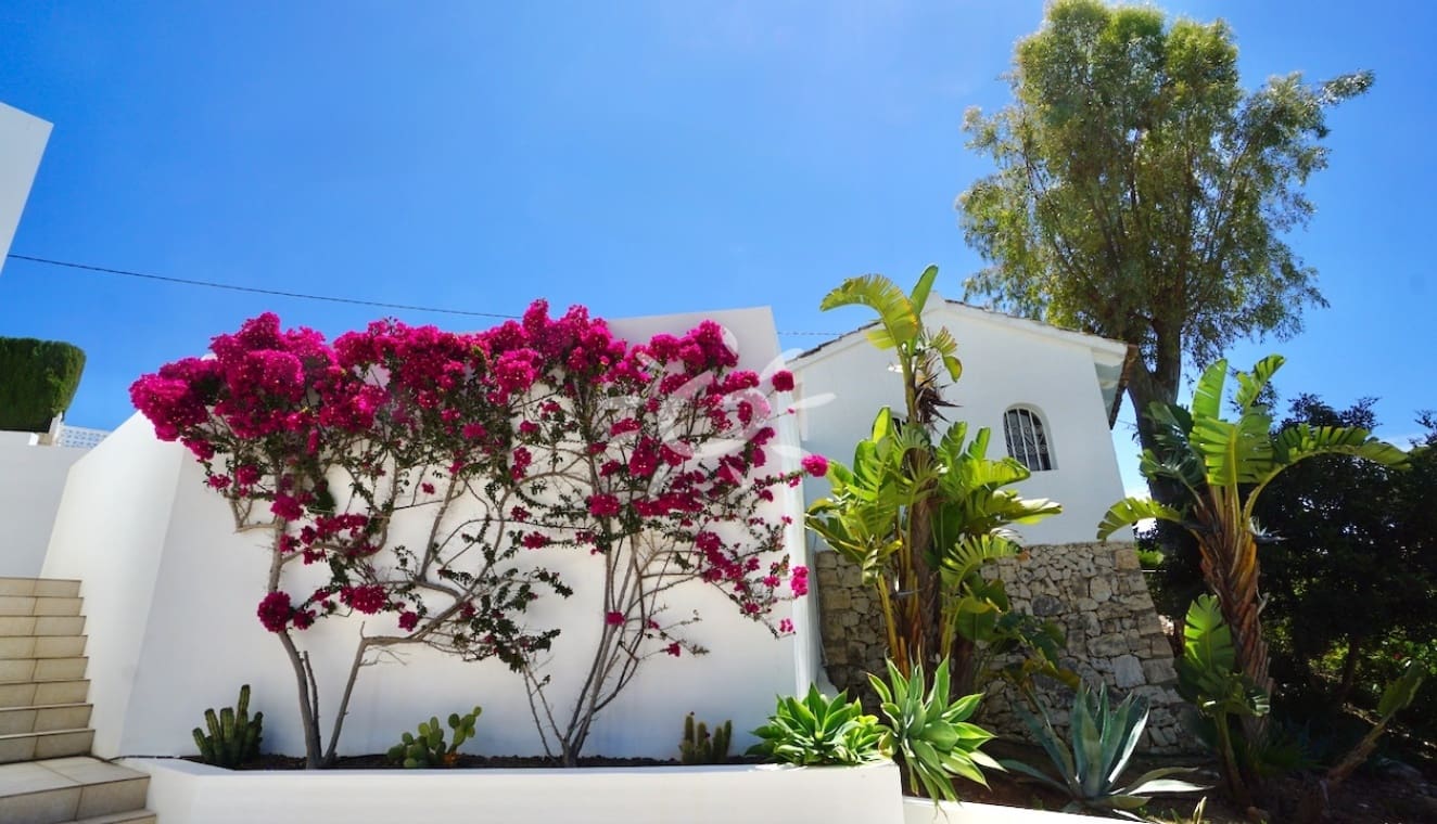 5 bedroom Villa for sale in Moraira with pool - € 2,390,000 (Ref: 9858428)