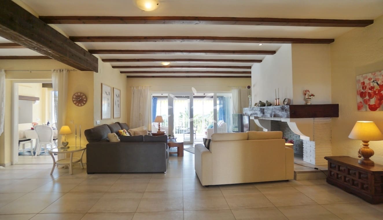 3 bedroom Villa for sale in Moraira with pool garage - € 1,050,000 (Ref: 9858864)