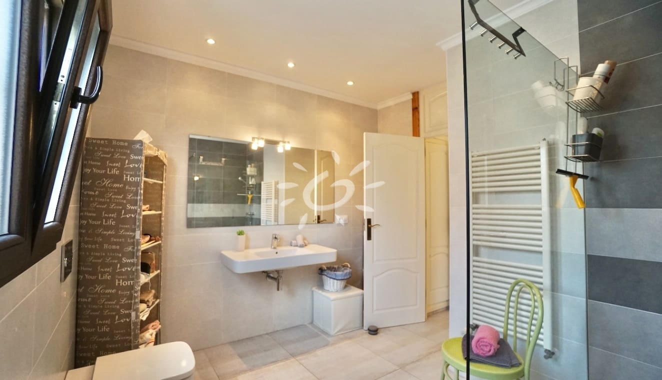 3 bedroom Villa for sale in Moraira with pool garage - € 1,050,000 (Ref: 9858864)