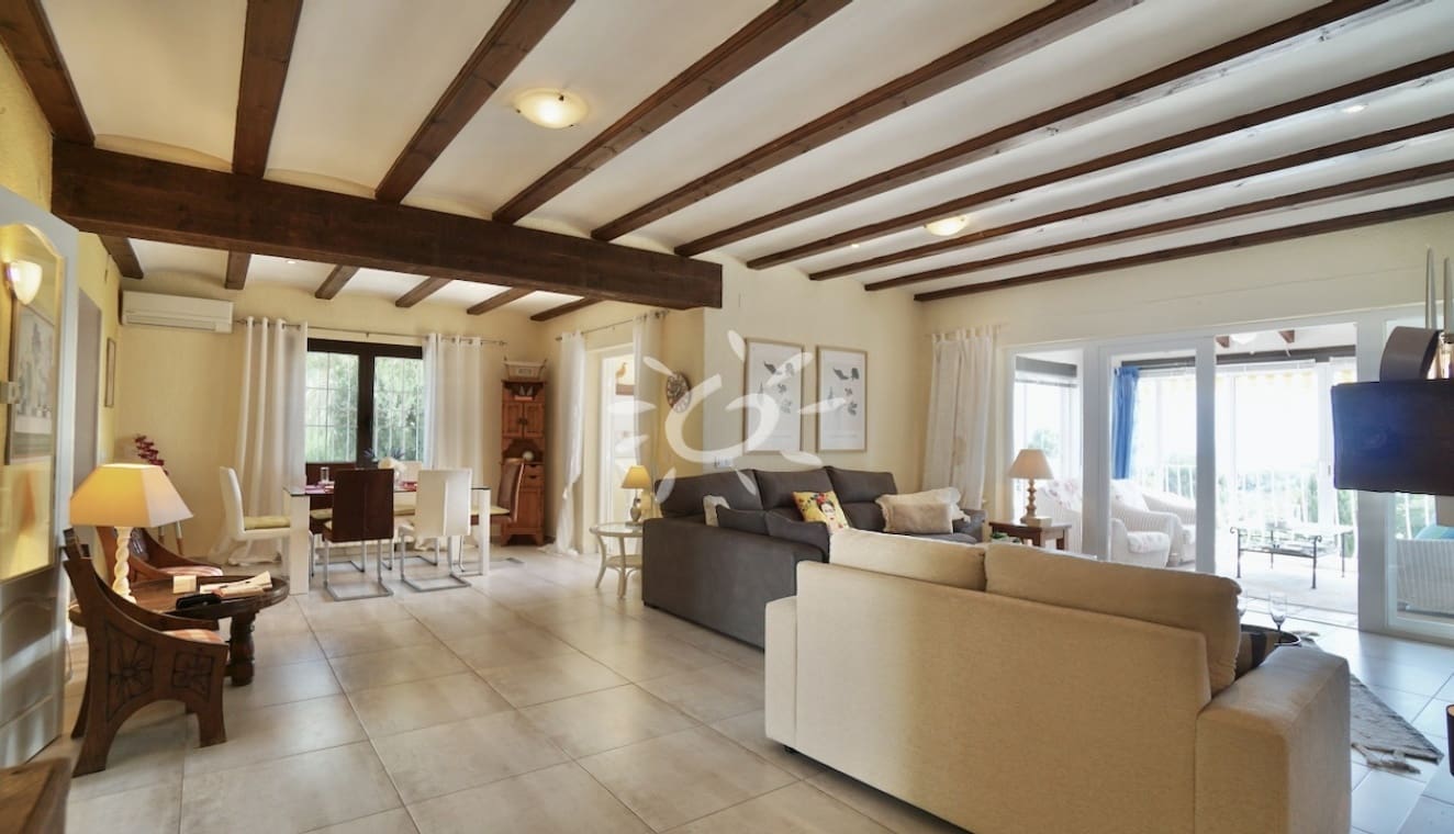 3 bedroom Villa for sale in Moraira with pool garage - € 1,050,000 (Ref: 9858864)