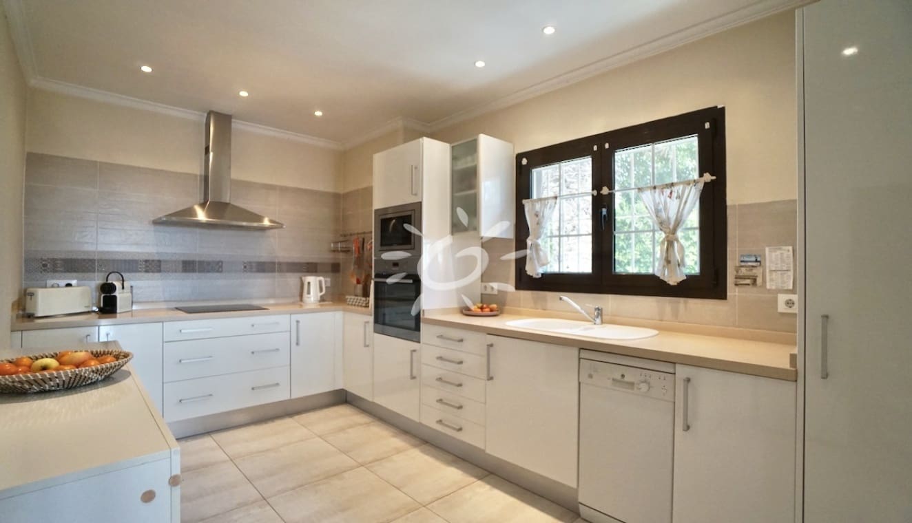 3 bedroom Villa for sale in Moraira with pool garage - € 1,050,000 (Ref: 9858864)