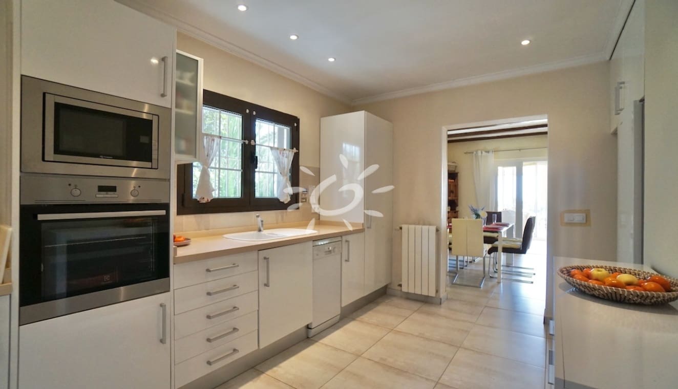 3 bedroom Villa for sale in Moraira with pool garage - € 1,050,000 (Ref: 9858864)