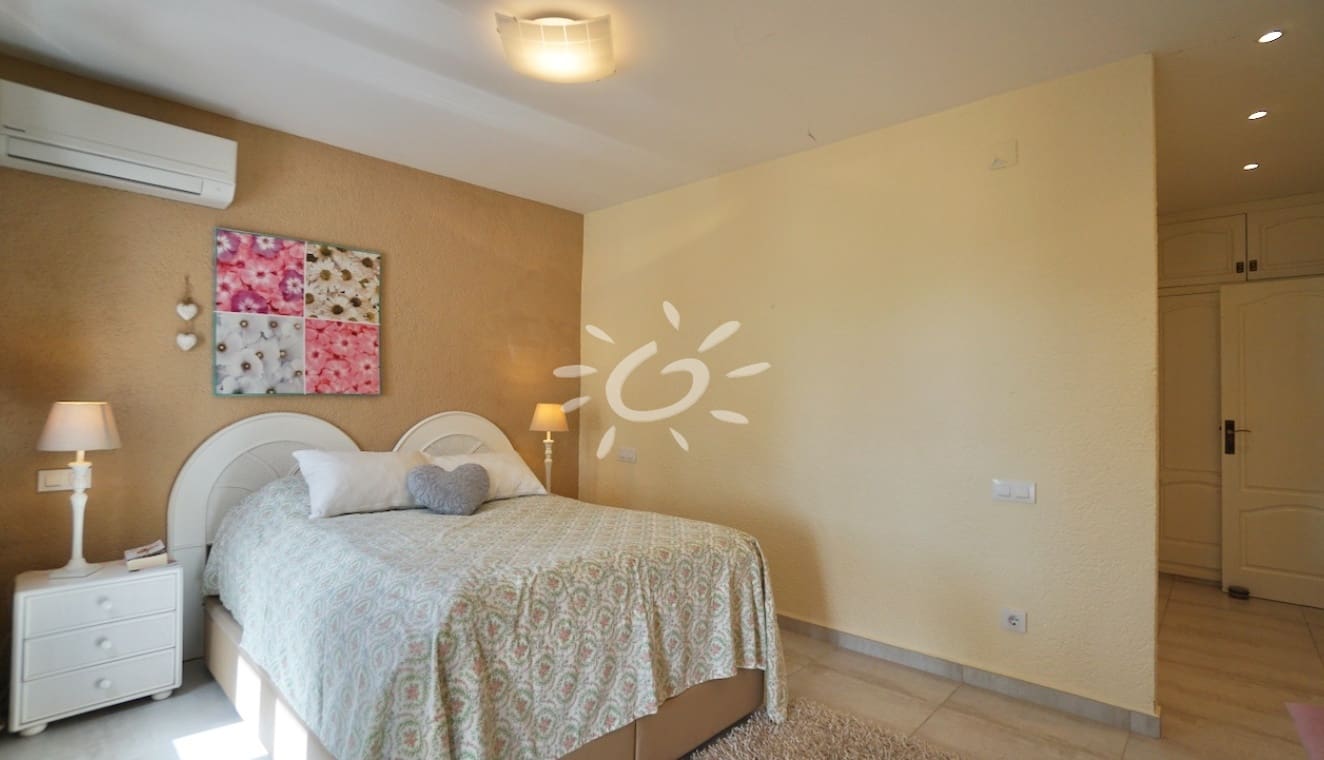 3 bedroom Villa for sale in Moraira with pool garage - € 1,050,000 (Ref: 9858864)