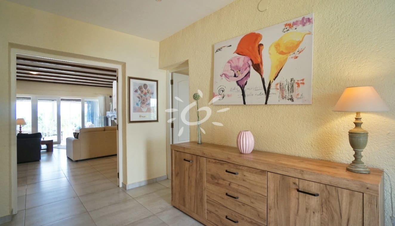 3 bedroom Villa for sale in Moraira with pool garage - € 1,050,000 (Ref: 9858864)