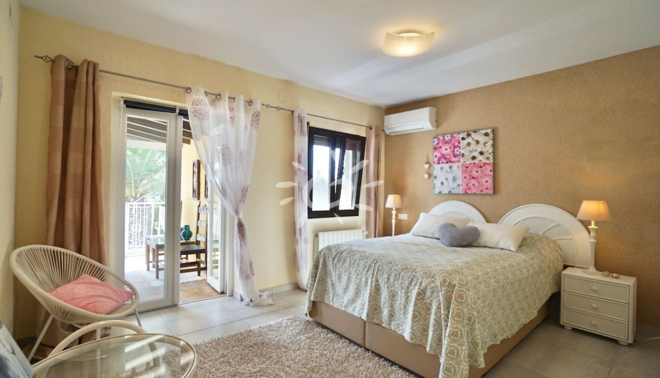 3 bedroom Villa for sale in Moraira with pool garage - € 1,050,000 (Ref: 9858864)