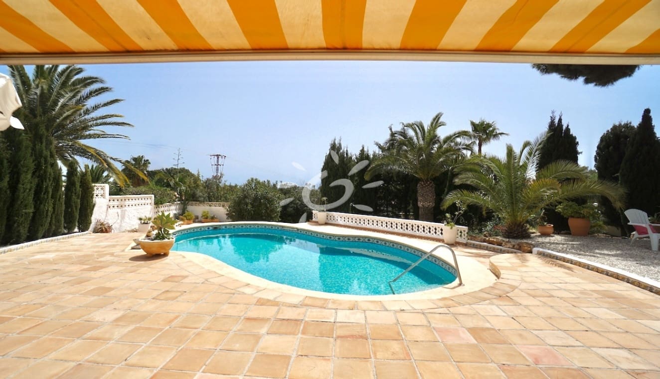 3 bedroom Villa for sale in Moraira with pool garage - € 1,050,000 (Ref: 9858864)