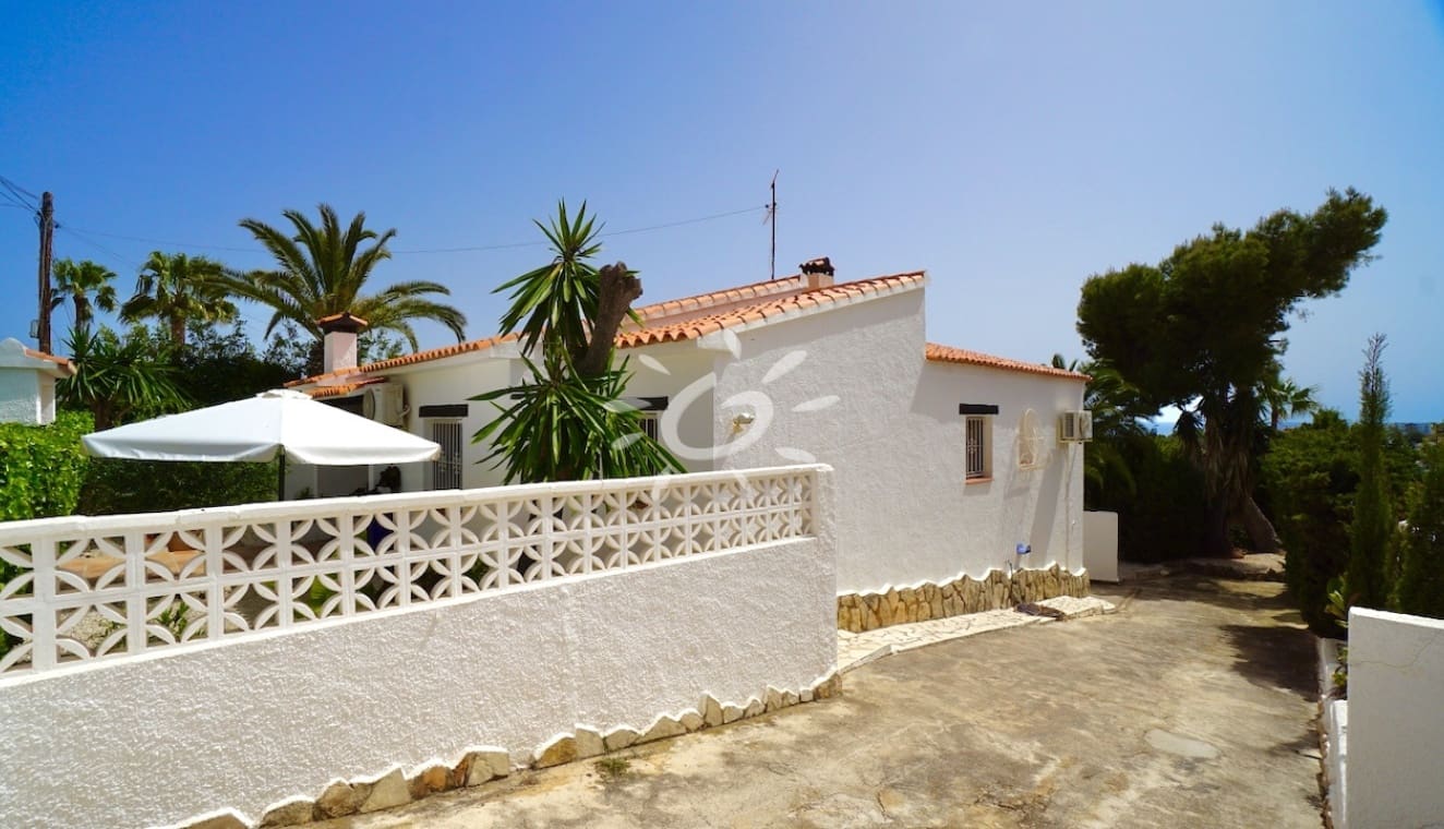 3 bedroom Villa for sale in Moraira with pool garage - € 1,050,000 (Ref: 9858864)