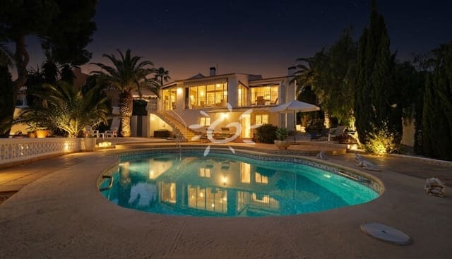 3 soverom Villa til salgs i Moraira, Teulada-Moraira med svømmebasseng garasje - € 1 050 000 (Ref: 9858864)