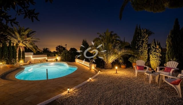 3 soverom Villa til salgs i Moraira, Teulada-Moraira med svømmebasseng garasje - € 1 050 000 (Ref: 9858864)