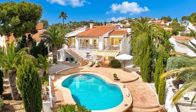 3 soveværelse Villa til salg i Moraira, Teulada-Moraira med swimmingpool garage - € 1.050.000 (Ref: 9858864)