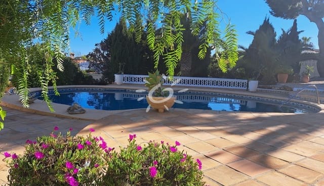 3 soverom Villa til salgs i Moraira, Teulada-Moraira med svømmebasseng garasje - € 895 000 (Ref: 9858864)