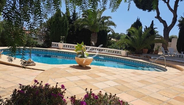 3 soverom Villa til salgs i Moraira, Teulada-Moraira med svømmebasseng garasje - € 895 000 (Ref: 9858864)