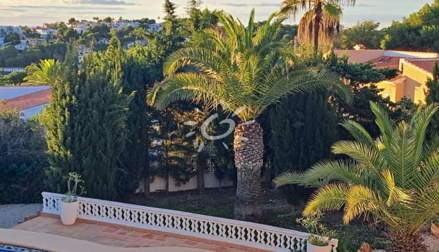 3 soverom Villa til salgs i Moraira, Teulada-Moraira med svømmebasseng garasje - € 895 000 (Ref: 9858864)