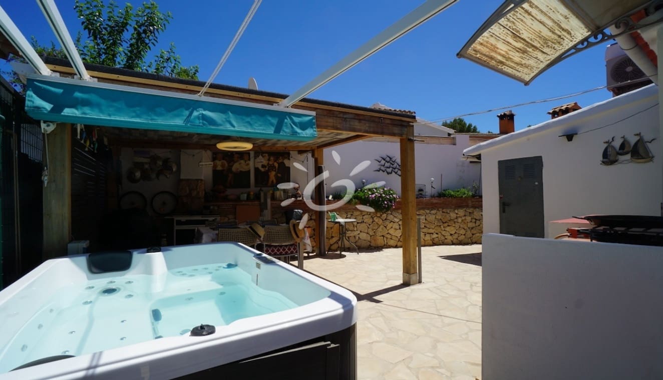 2 soveværelse Villa til salg i Moraira - € 435.000 (Ref: 9861247)