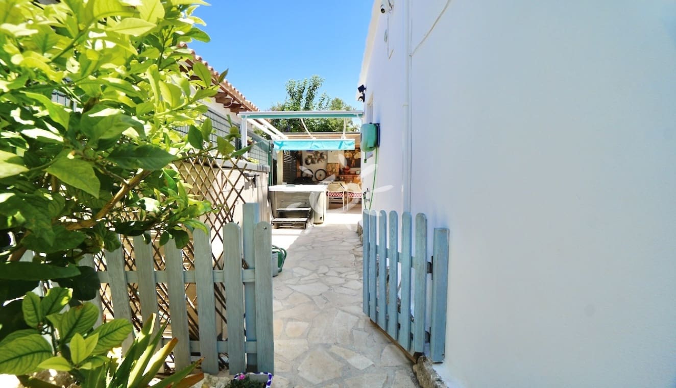 2 soveværelse Villa til salg i Moraira - € 435.000 (Ref: 9861247)