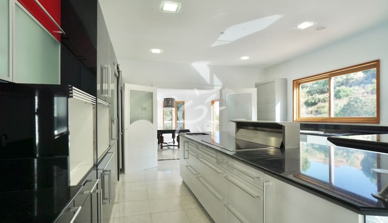 7 sypialnia Willa na sprzedaż w Benahavis z basenem garażem - 1 779 500 € (Ref: 9893070)