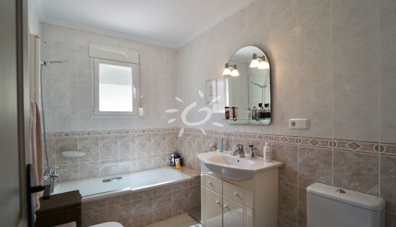 3 bedroom Villa for sale in Benitachell / Benitatxell with pool garage - € 669,000 (Ref: 9938989)