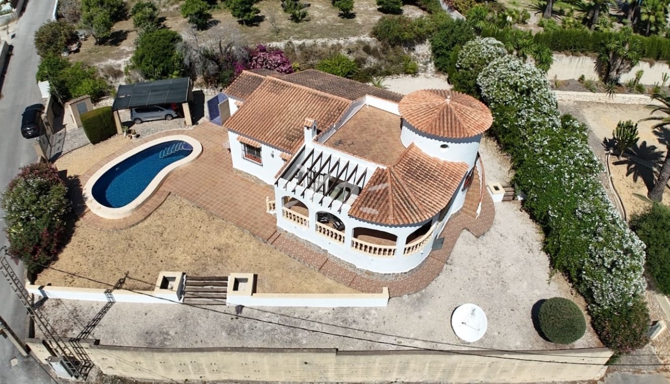 3 makuuhuone Huvila myytävänä paikassa Moraira mukana uima-altaan - 595 000 € (Ref: 9946573)
