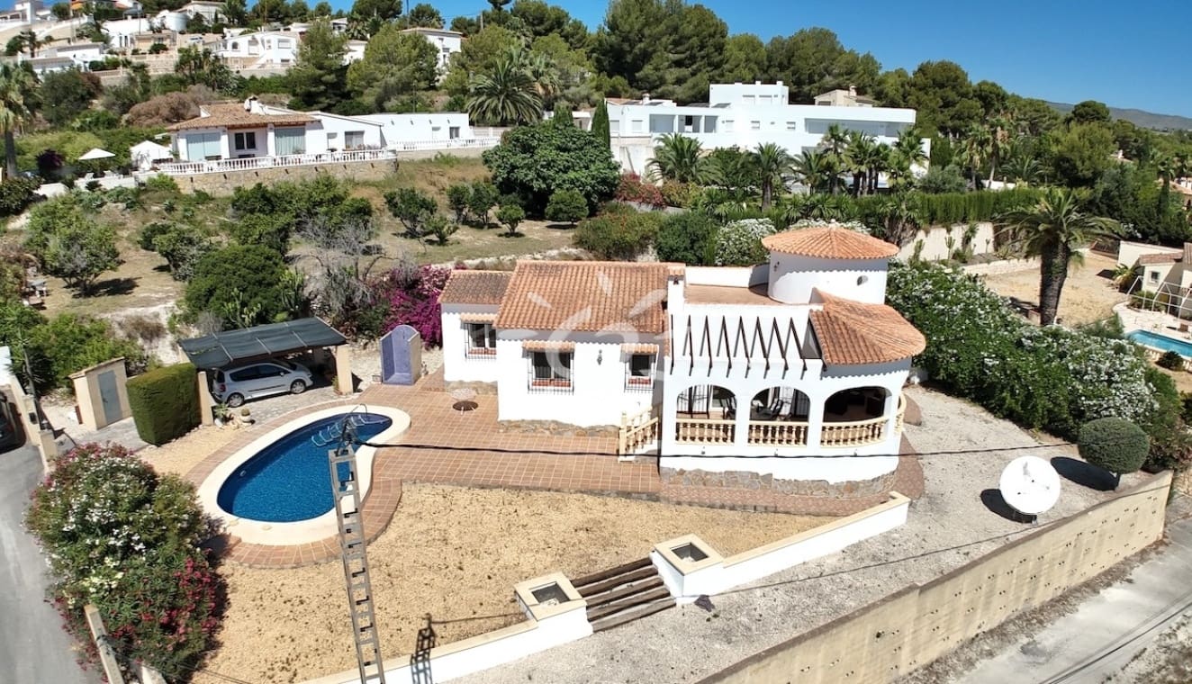3 makuuhuone Huvila myytävänä paikassa Moraira mukana uima-altaan - 595 000 € (Ref: 9946573)
