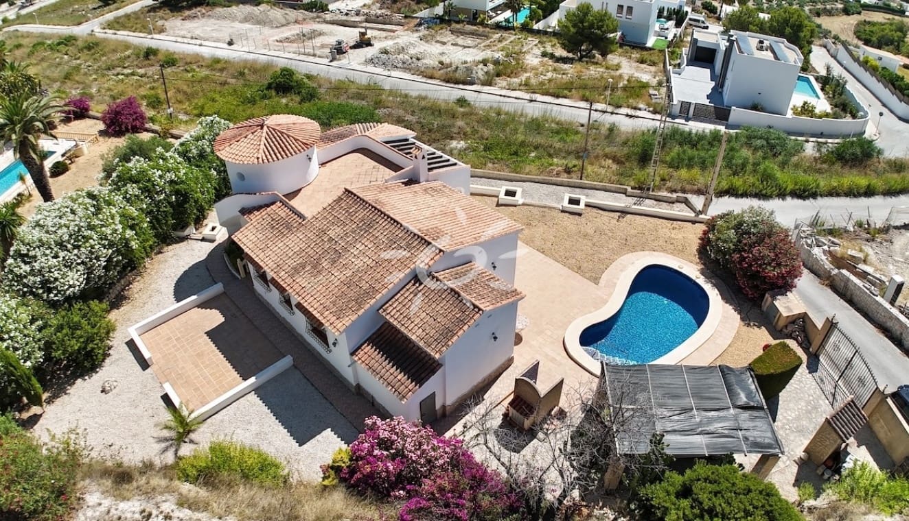 3 makuuhuone Huvila myytävänä paikassa Moraira mukana uima-altaan - 595 000 € (Ref: 9946573)